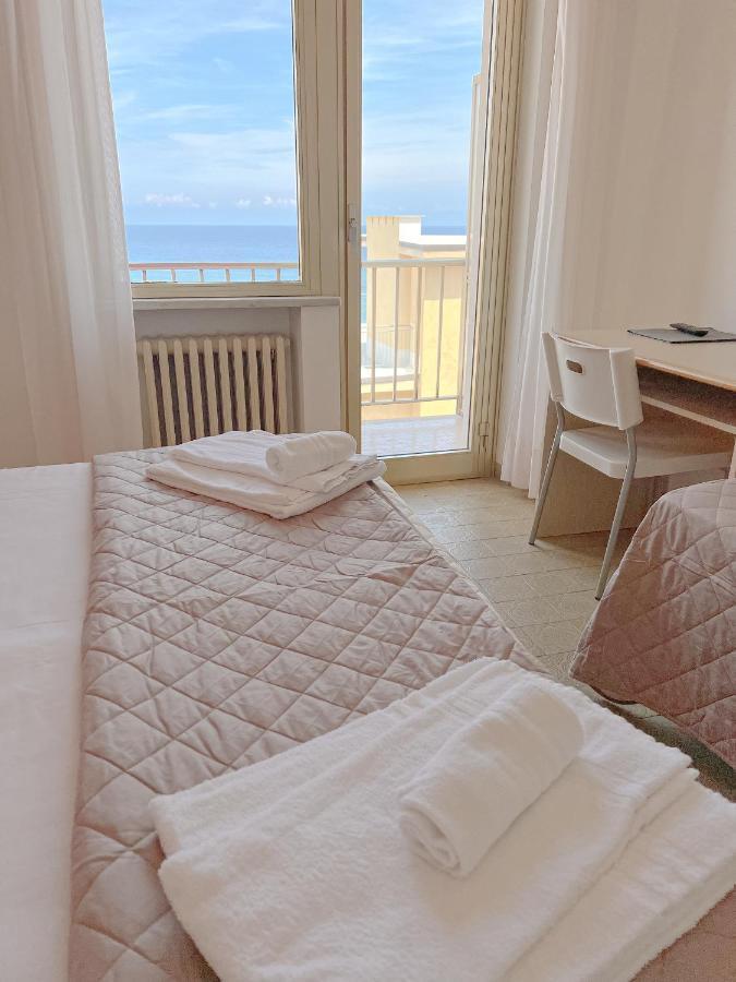 Hotel Ambassador 라이구에글리아 외부 사진